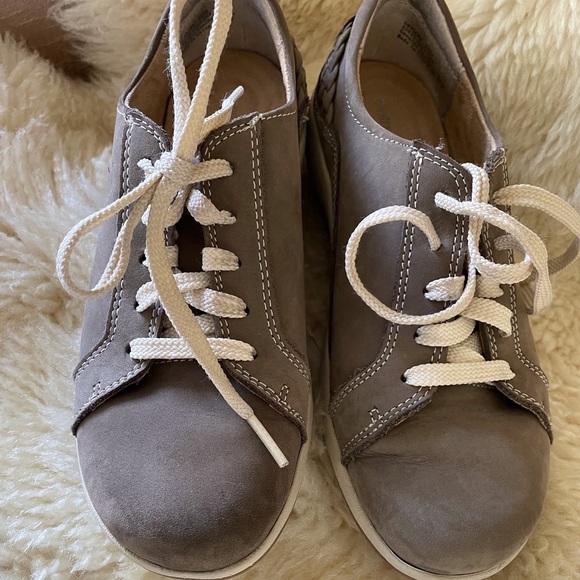 Ladies Aetrex walkers - Picture 4 of 4